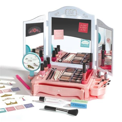 Get Ready to Entertain with the Fao Schwarz Complete Magical Kit